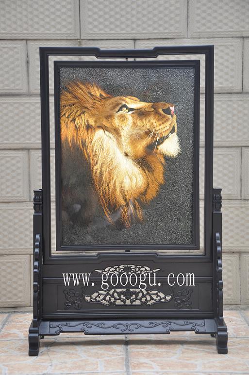 獅子是一種吉祥的之物,代表權利和公正。